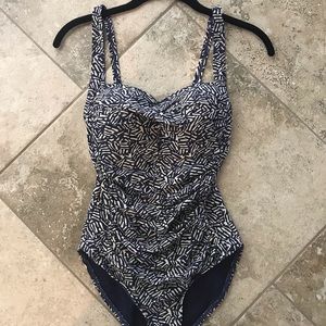 SALE 💰🌴Nip Tuck Swim One Piece